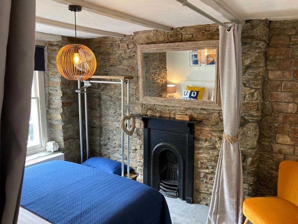 "Prospect House" - Two Private Apartments In This 17Th Century Cottage - Apartment 2 Has A Kids Cabin Bunk Room - Book Both Apartments For One Large House With Connecting Door In Lobby - Public Parking Outside Looe Exterior foto